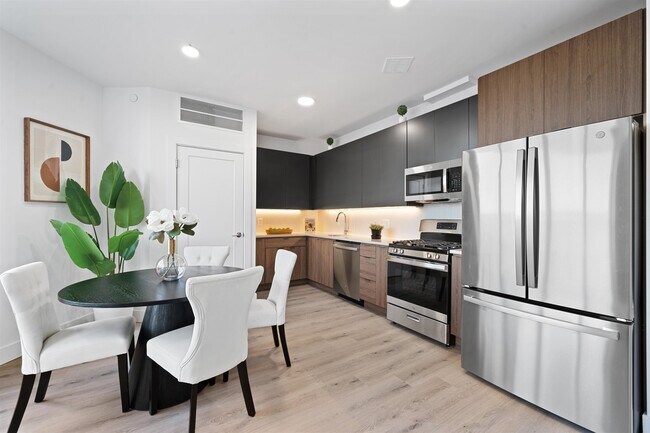 Photo - 17 Ave E Unidad 407