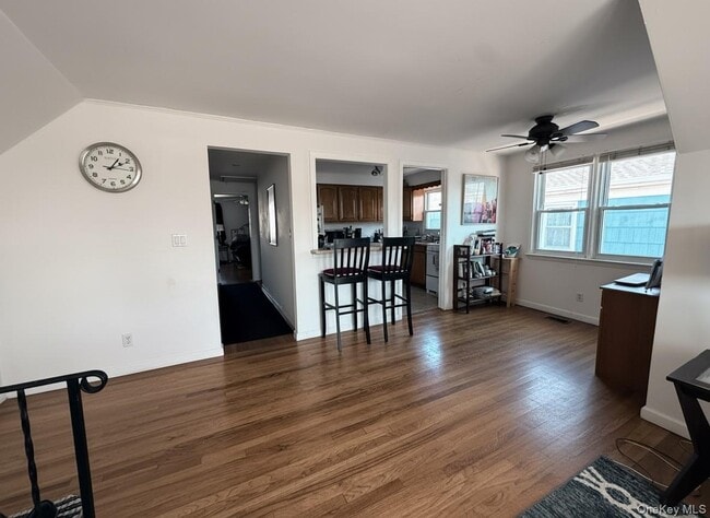 Photo - 525 E Olive St Unit Upper