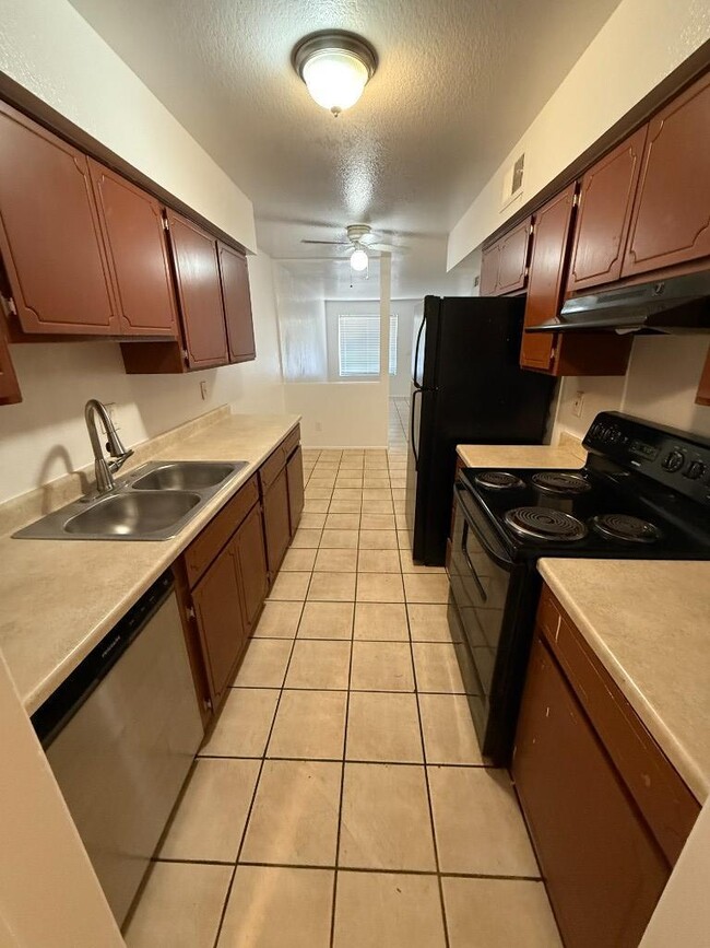 Building Photo - 2 bedroom in Mesa AZ 85201 Unit 03 Rental
