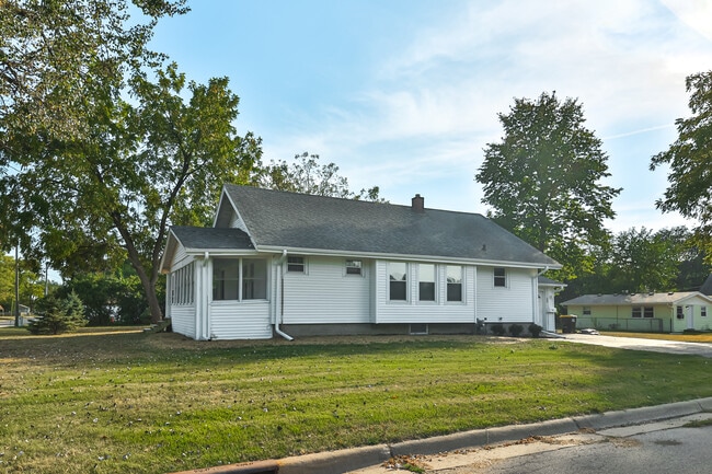 Building Photo - 855 Wood Ave Rental