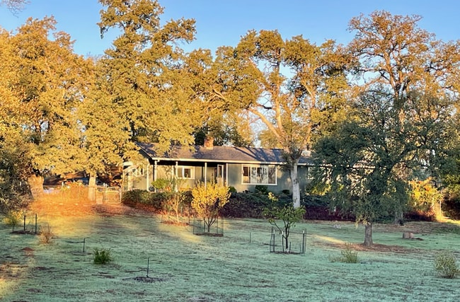 Building Photo - 9733 Hidden Ln Unit A