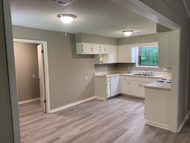 Photo - Renovated 3 Bedroom 2 Bath Home for Rent!!