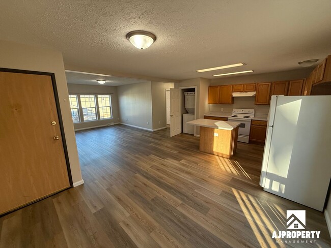 Photo - 931 S Newcomb Ave Unit #04