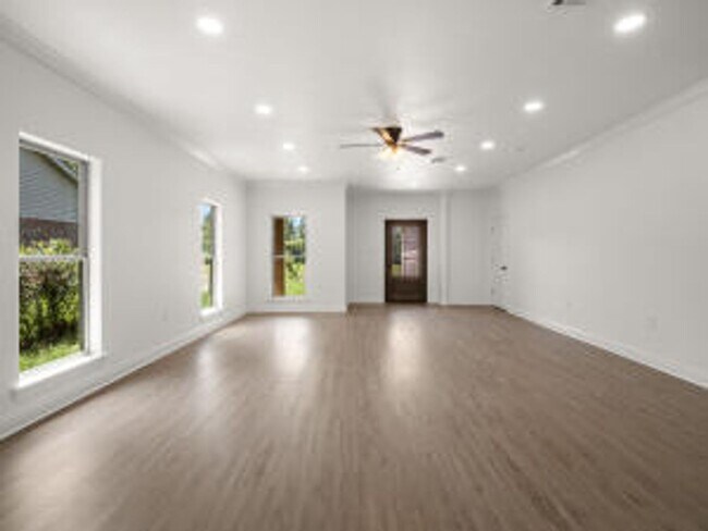Photo - 1281 Miller St