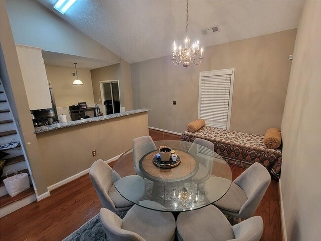 Photo - 1002 Cedar Trce SW