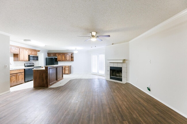 Photo - 3102 109th St