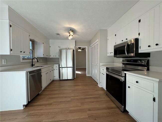 Photo - 2020 Kemp Rd NE