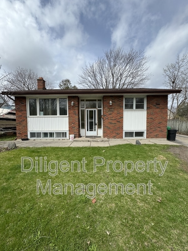 Building Photo - 186 Collison Ave