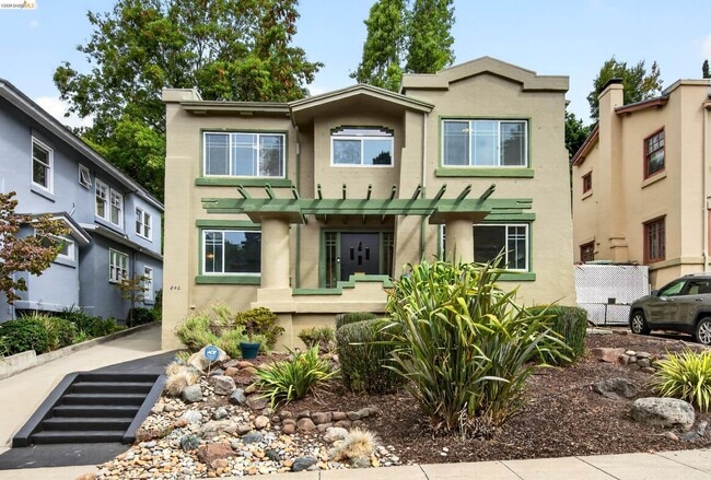 Building Photo - 846 Mandana Blvd