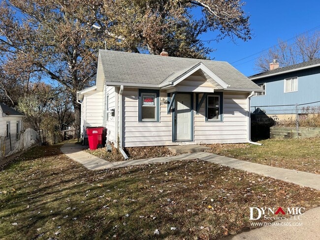 Building Photo - 403 S Wayland Ave Unit Apt. 1