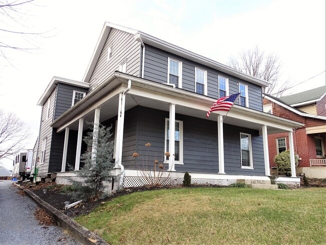 Building Photo - 783 E Main St Unit 1