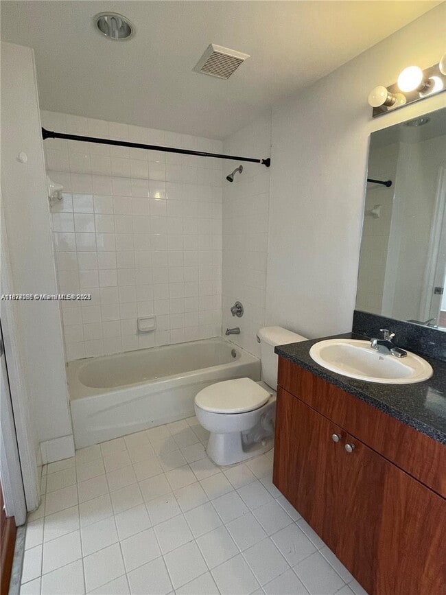 Photo - 115 SW 11th St Unit 605