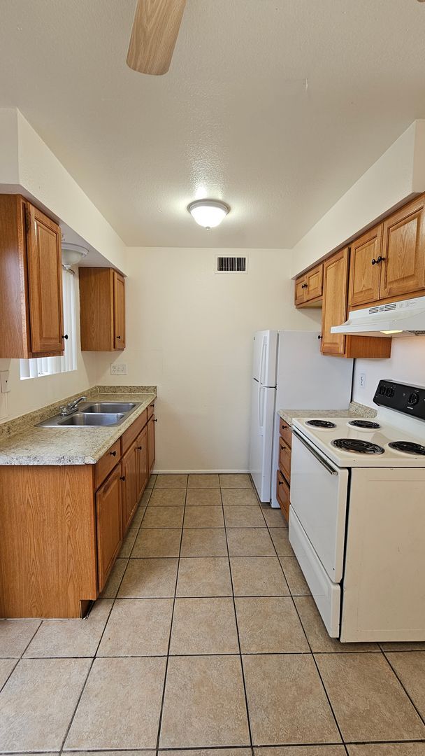 Photo - Don't miss this Eastside 2 bedroom/1 bath apartment home! **Move in Special** Unit Bev1622-17