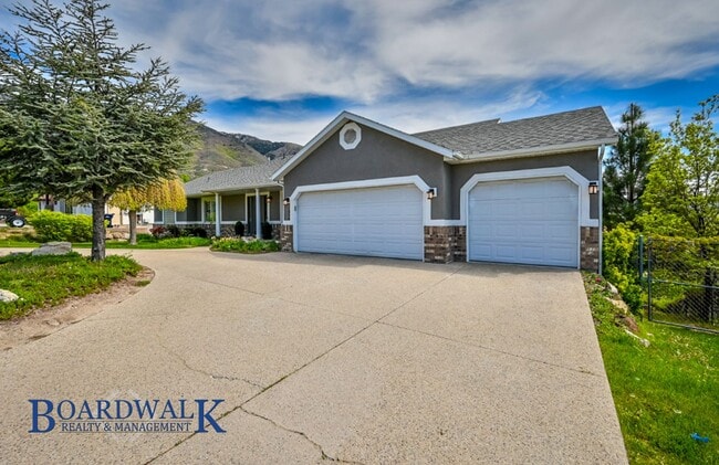 Photo - Modern Living Meets Mountain Lifestyle in Sandy
