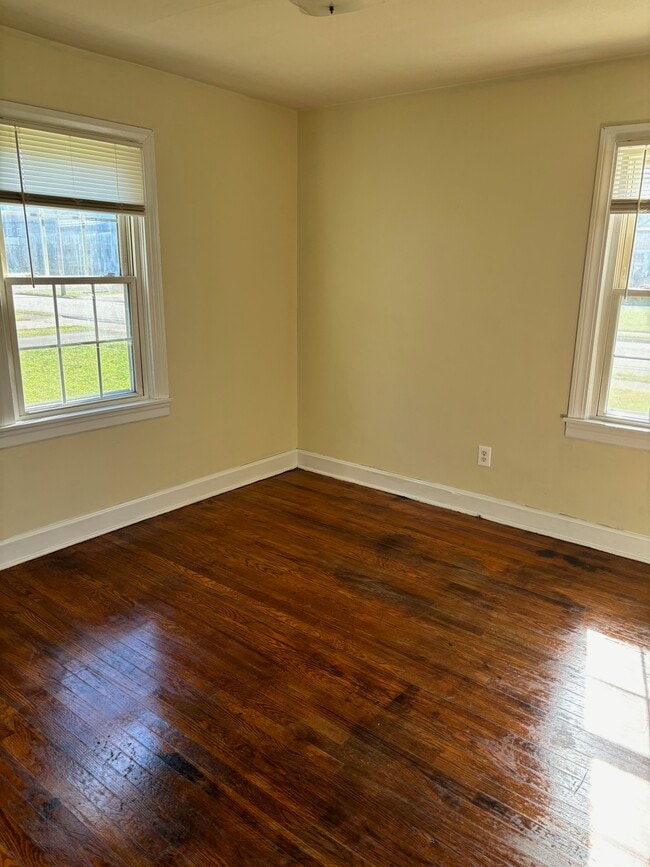 Photo - 114 S Center St