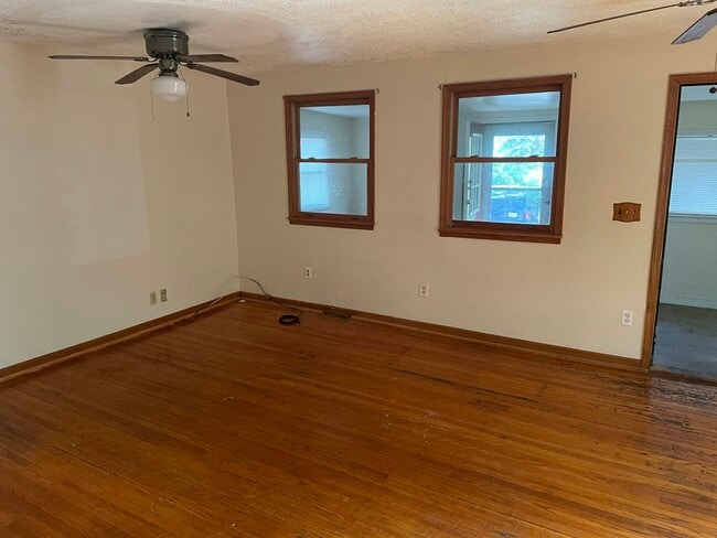 Photo - 289 N Midler Ave