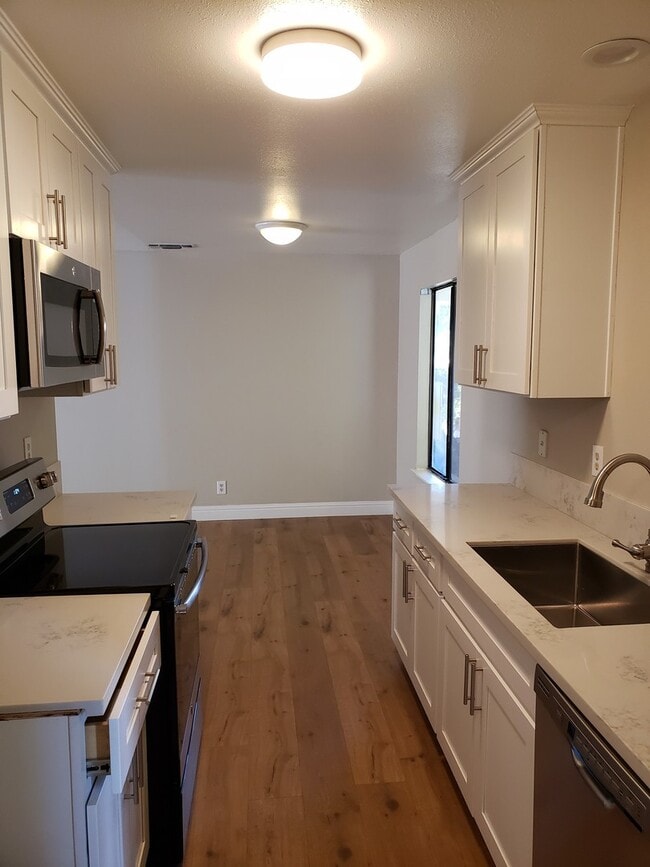 Building Photo - 1395 Nord Ave Unit 1