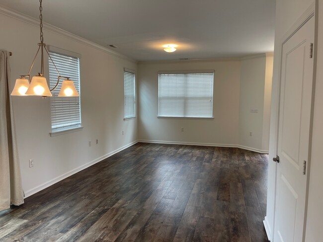 Photo - 1685 Halesworth Ln