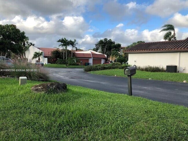 Photo - 534 NE 195th St