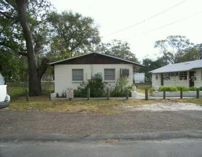 Photo - Updated 2 Bedroom Duplex in Tampa – Private, Convenient, and Move-In Ready Unit A