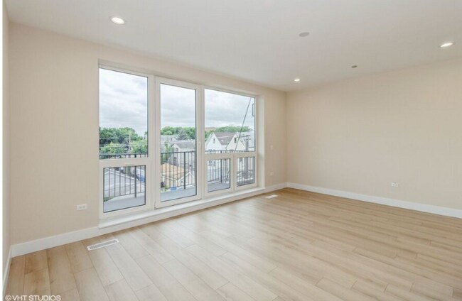 Photo - 3043 W Irving Park Rd