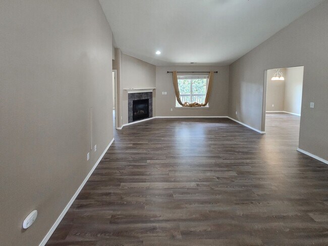 Photo - 703 Sitka Deer Ct NW