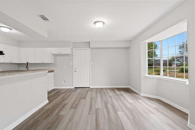 Photo - 125 Bastrop St