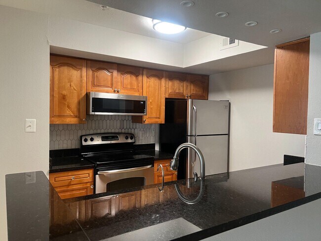 Building Photo - 3313 Wyndham Cir Unit 3204