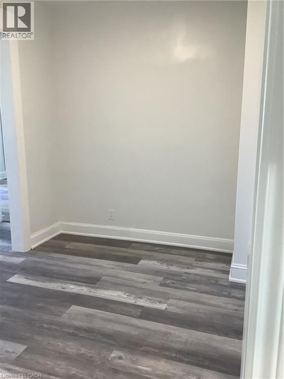 Photo - 90 Kent St S