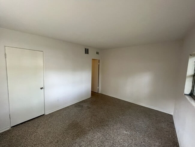 Photo - 2 Bedroom, 1 Bathroom Renovated Half Duple...