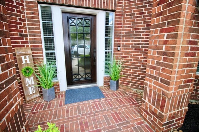 Photo - 2520 Garnetfield Ln