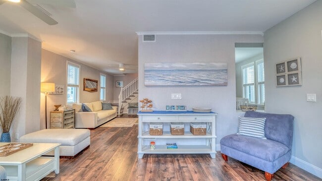 Photo - 120 N Newport Ave