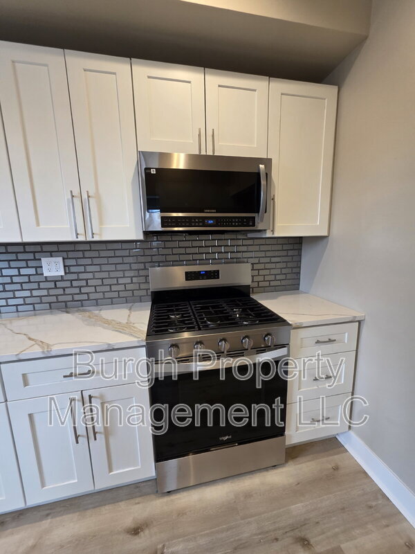 Photo - 139 W 9th Ave