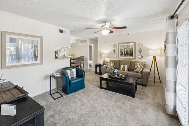 2BR, 2BA - 916SF - Living and Dining Area