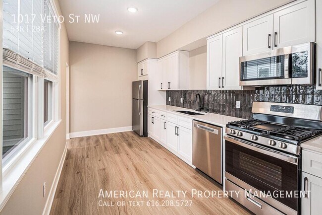 Photo - 1017 Veto St NW