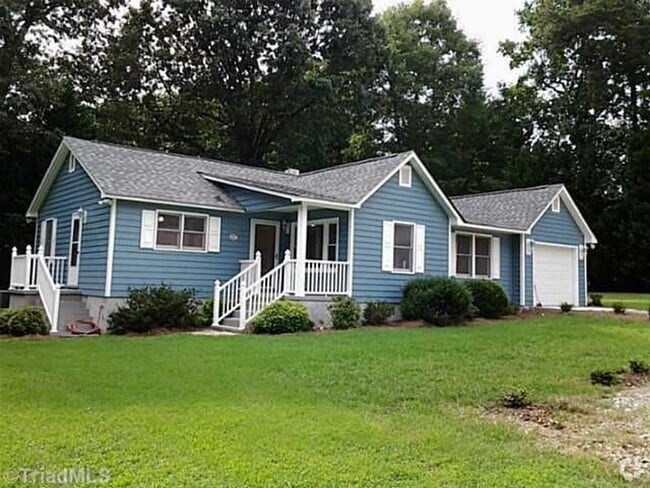 Building Photo - Newly renovated home in NW Greensboro !!