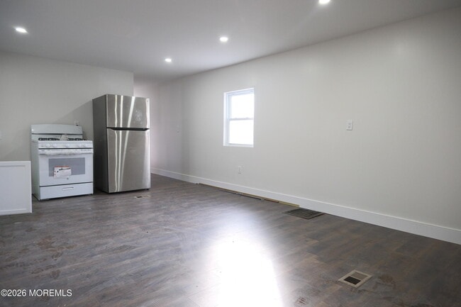 Photo - 335 Adams St