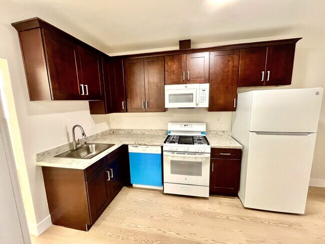 Photo - SPECTACULAR, COMPLETELY RENOVATED 2 BED/1 BATH FULLY!!! Unidad 1557