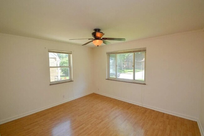 Photo - 6921 Pin Oak Dr