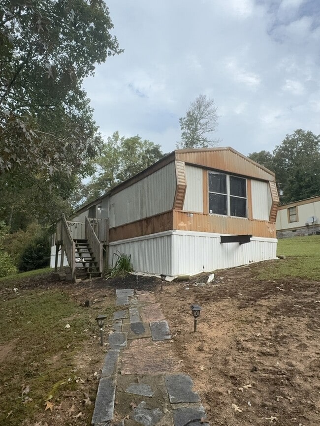 Building Photo - 2 Bedroom 1 Bathroom