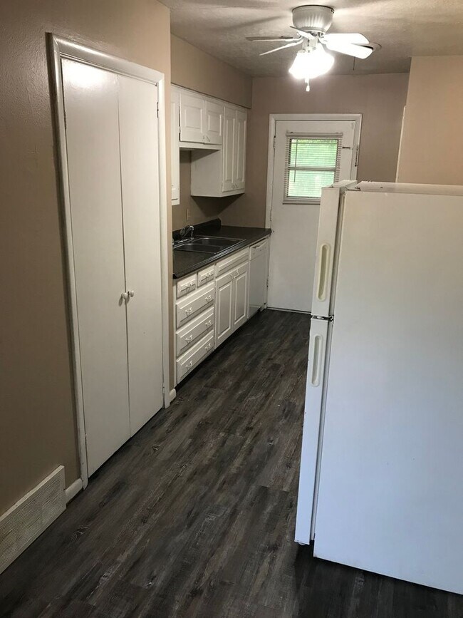 Photo - 310-314 E Lindsey St Unidad 310 Lindsey