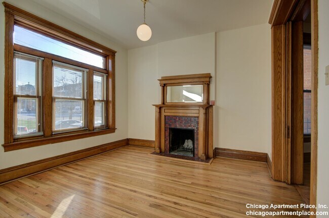 Photo - 638 W Drummond Pl Unit 1F