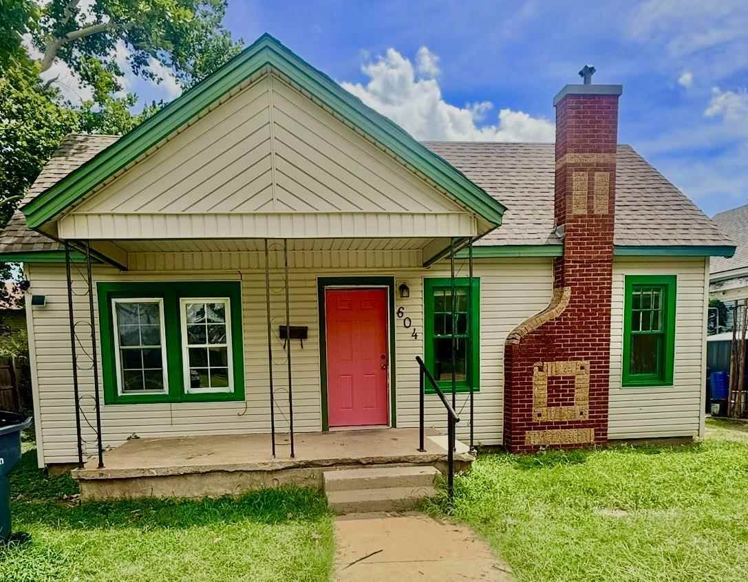 Photo - 604 NW Bell Ave