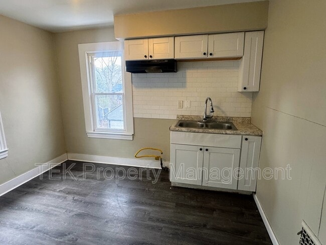 Photo - 128 Roslyn St