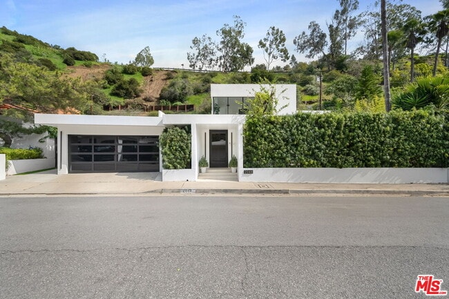Photo - 2048 N Beverly Dr