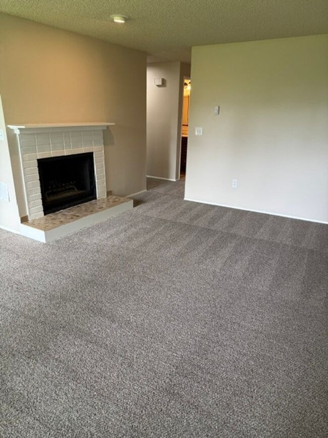 Photo - 3 Bedroom/2 Bathroom Rambler in Southeast Tacoma