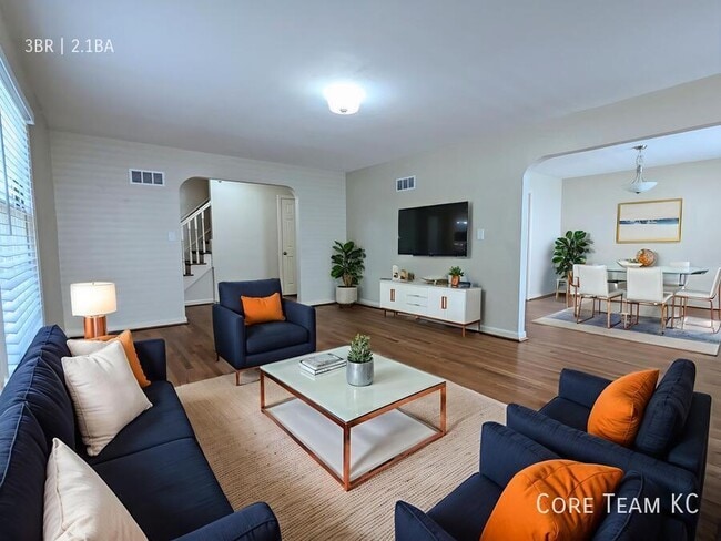 Photo - 629 E Meyer Blvd