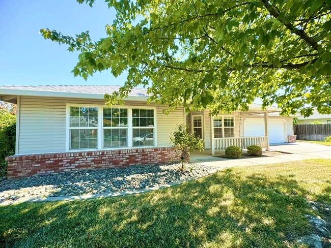 Building Photo - Beautiful Home in Amber Grove