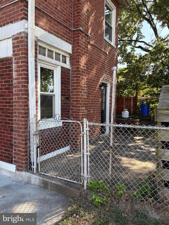 Building Photo - 167 W 7th Ave Rental