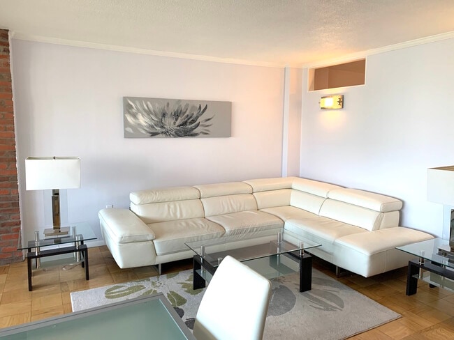 Building Photo - 9 Hawthorne Pl Unit 8B
